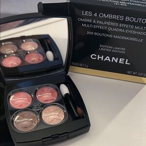 Chanel Les 4 Ombres Boutons Eyeshadow Palette 209 boutons mademoiselle